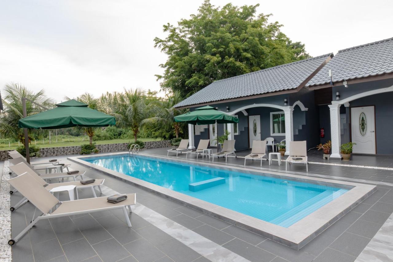Cenang Rooms With Pool By Virgo Star Resort Pantai Cenang  Exterior photo